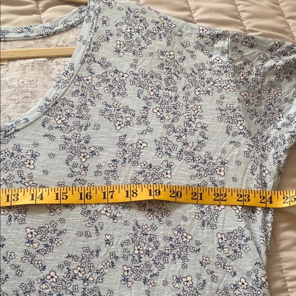 Bundle Gray and Blue Floral Women Tops Size L - Picture 6 of 7